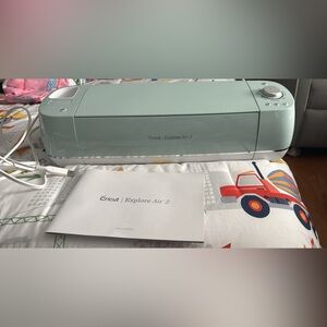 Circut Explore Air 2 like new